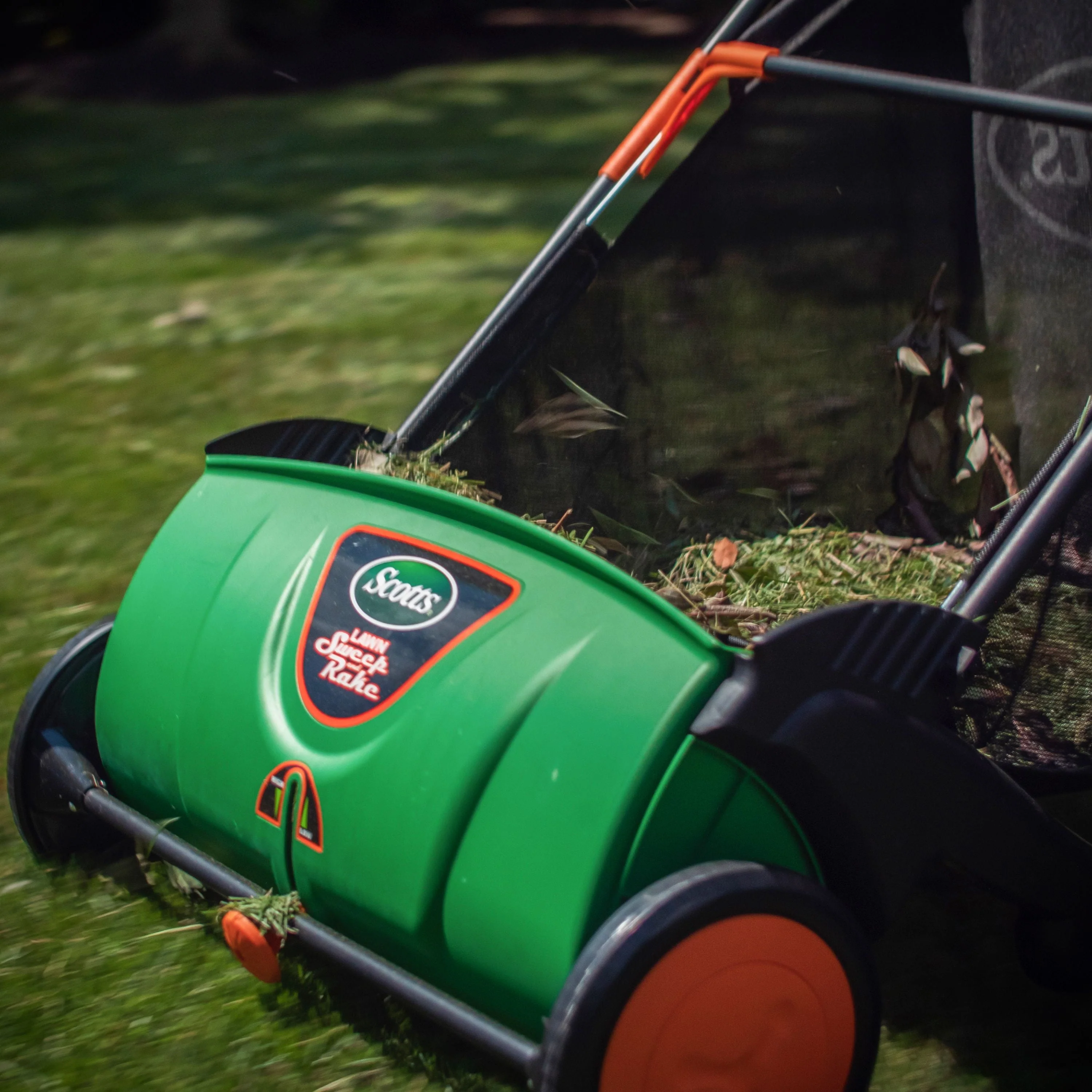 Scotts LSW70026S 26-Inch Push Lawn Sweeper