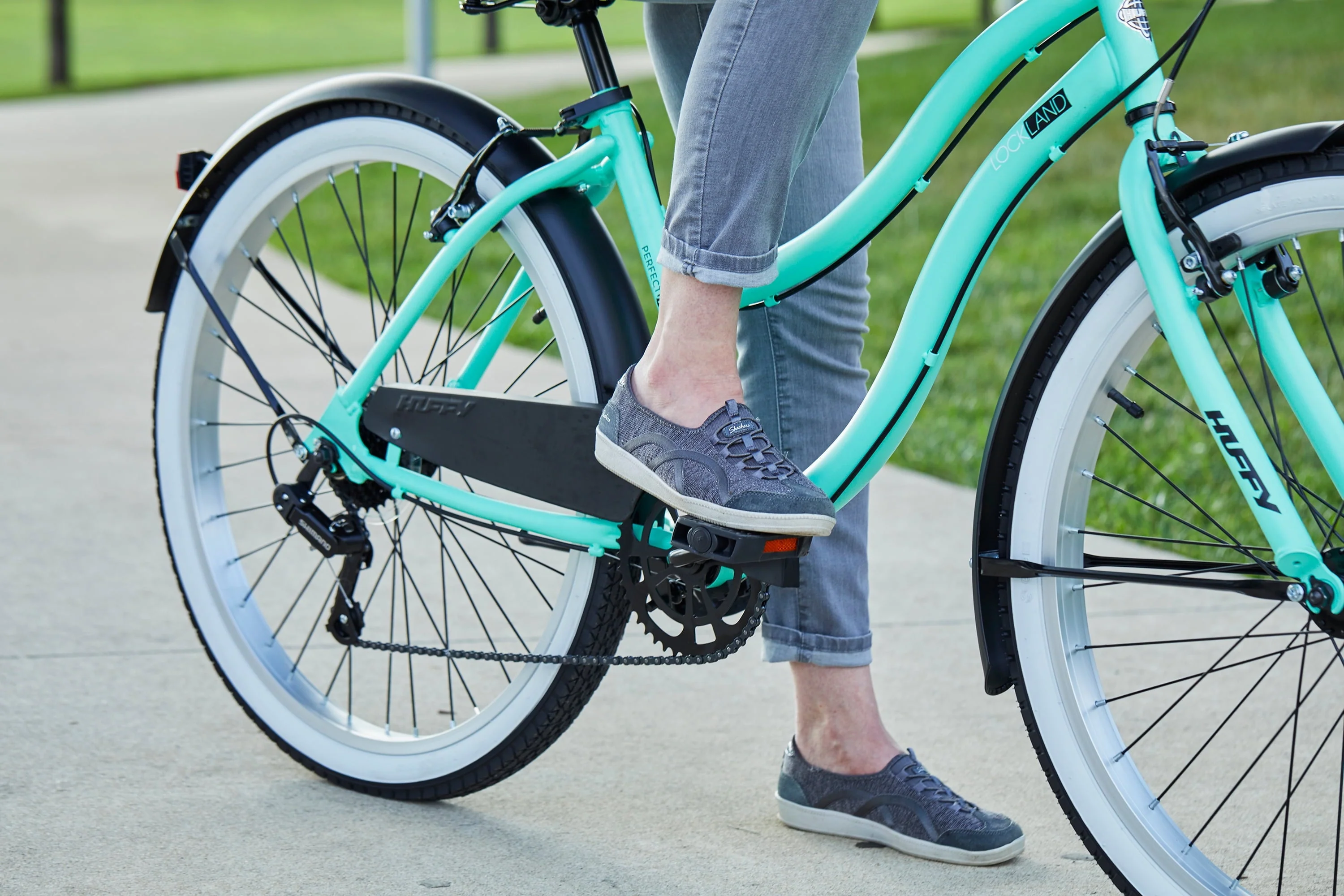 Huffy 26-In. Women's Lockland 7-Speed Cruiser Bike, Sea Foam, Green